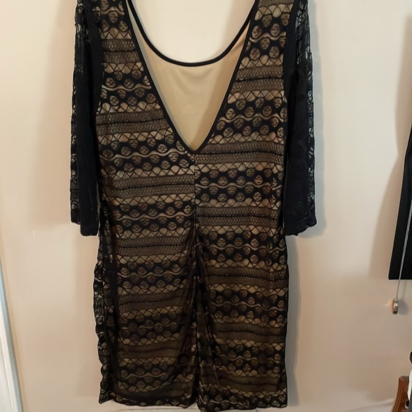 Torrid size 1X nude underlay, black lace over - Picture 3 of 5
